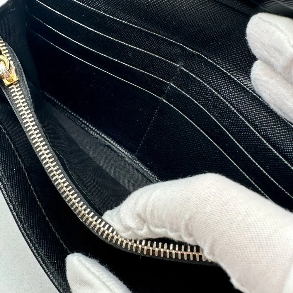 Prada Wallet - Picture 6 of 11